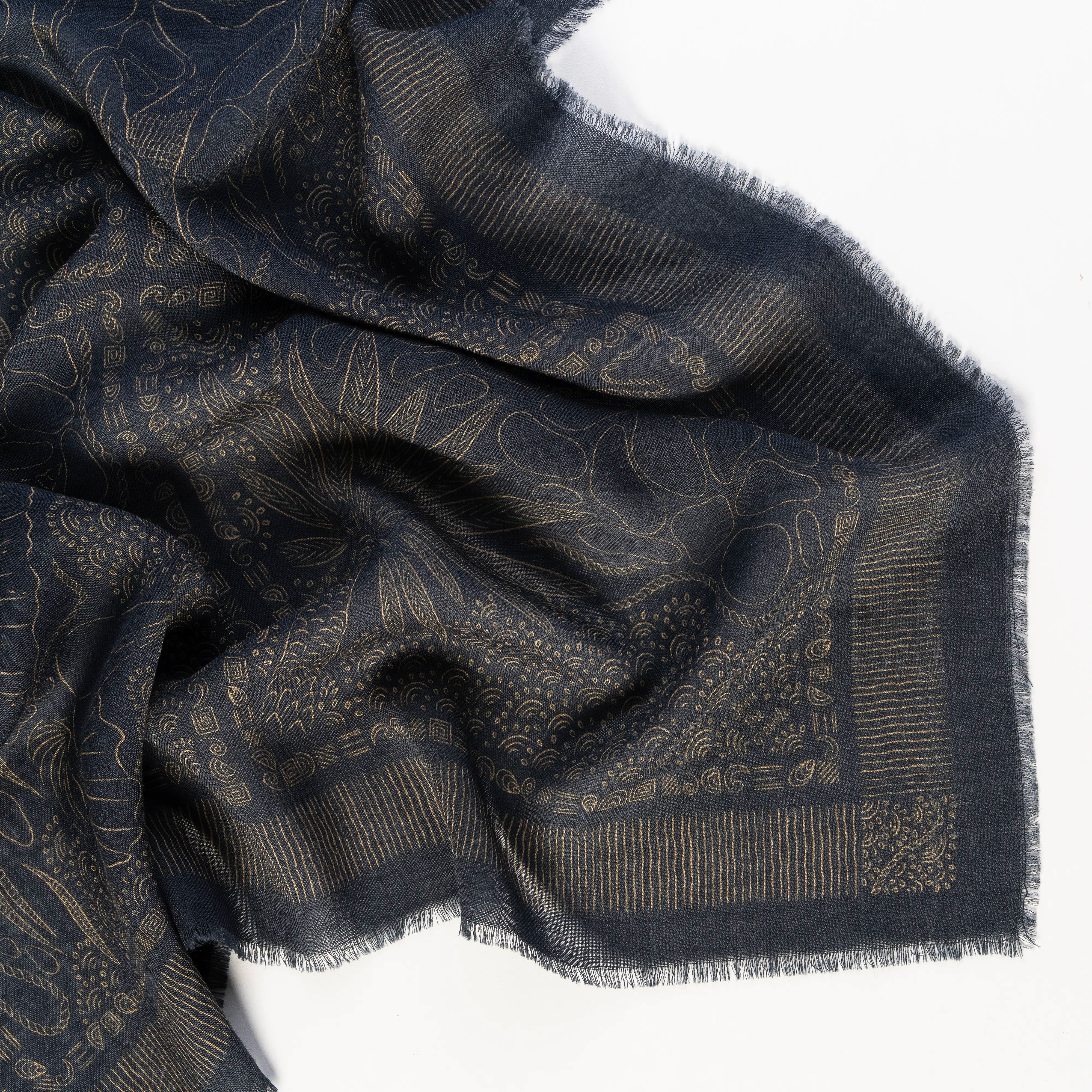 La Mer Subtle Navy and Golden